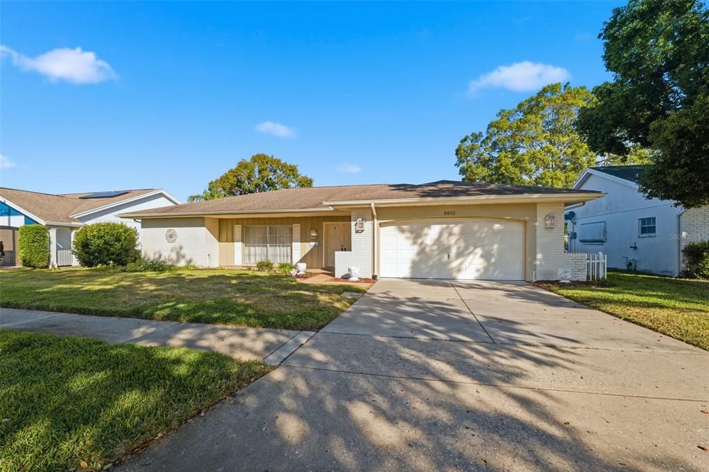 For Sale: $250,000 (2 beds, 2 baths, 1615 Square Feet)