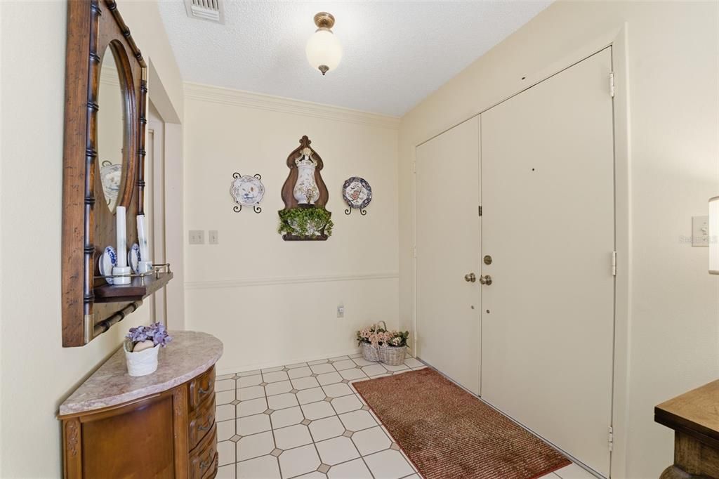 For Sale: $250,000 (2 beds, 2 baths, 1615 Square Feet)