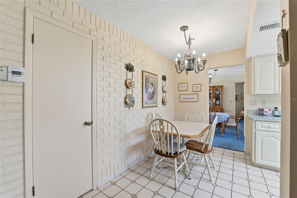 For Sale: $250,000 (2 beds, 2 baths, 1615 Square Feet)