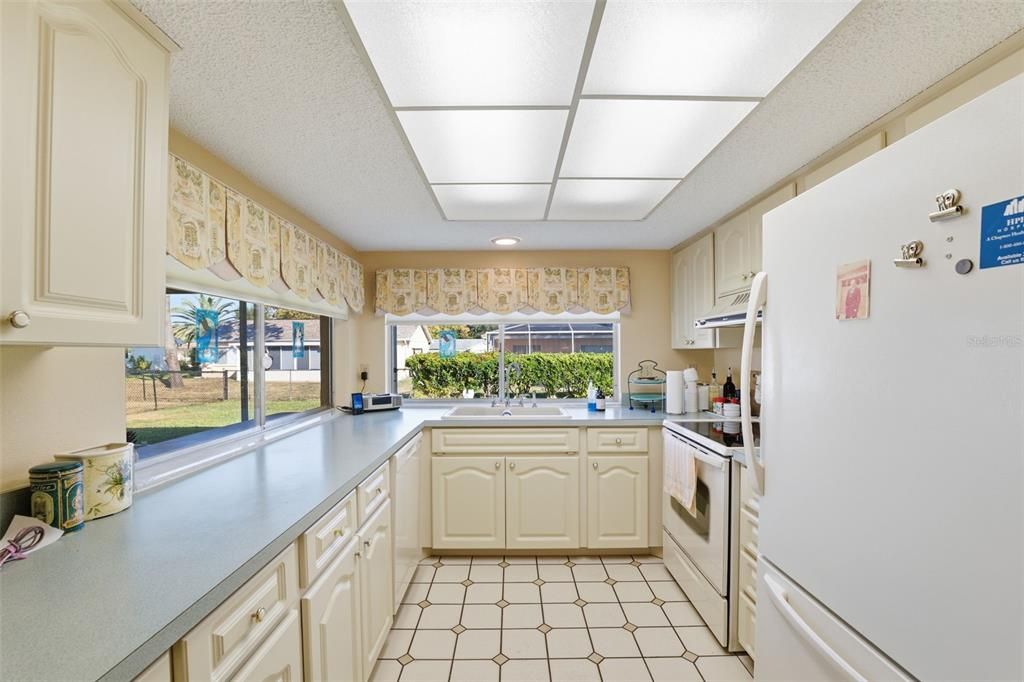 For Sale: $250,000 (2 beds, 2 baths, 1615 Square Feet)