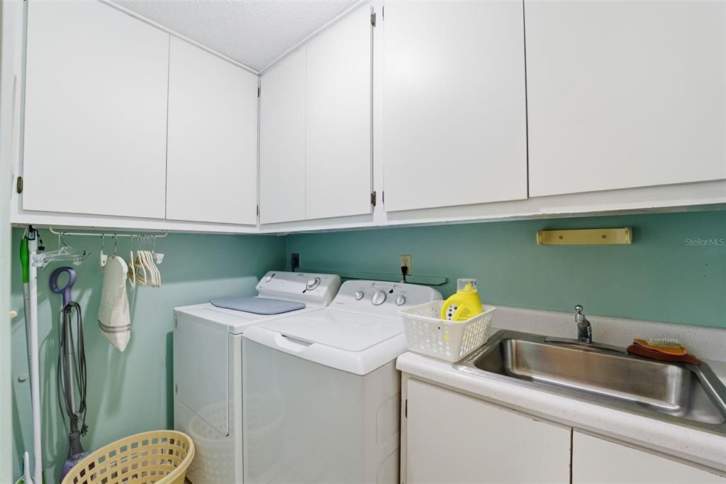 For Sale: $250,000 (2 beds, 2 baths, 1615 Square Feet)