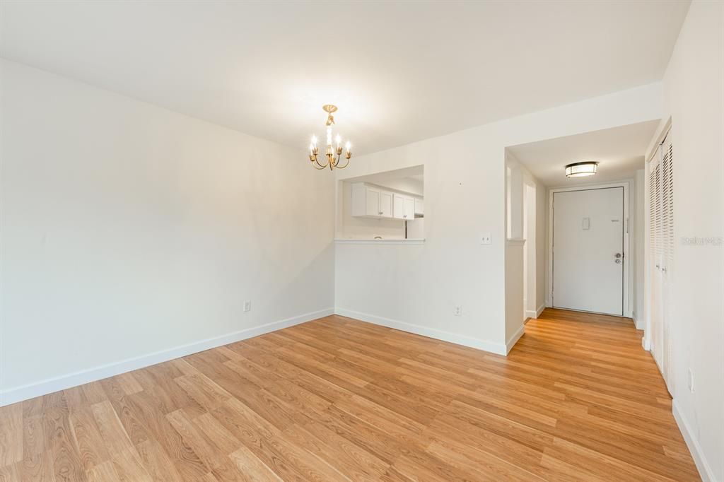 For Sale: $95,000 (1 beds, 1 baths, 672 Square Feet)