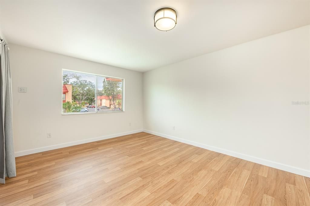 For Sale: $95,000 (1 beds, 1 baths, 672 Square Feet)