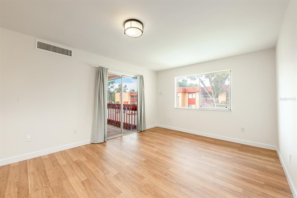 For Sale: $95,000 (1 beds, 1 baths, 672 Square Feet)