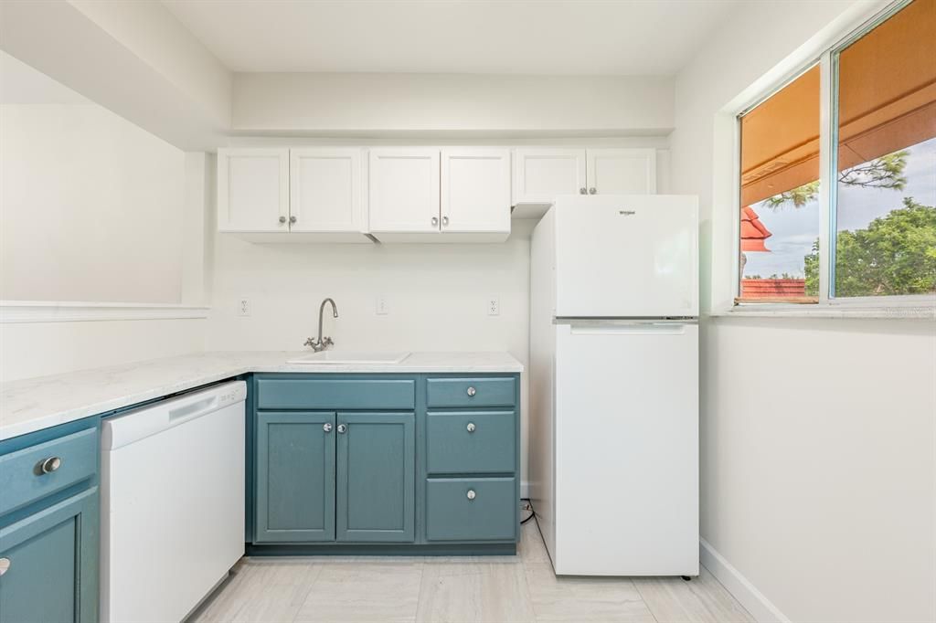 For Sale: $95,000 (1 beds, 1 baths, 672 Square Feet)