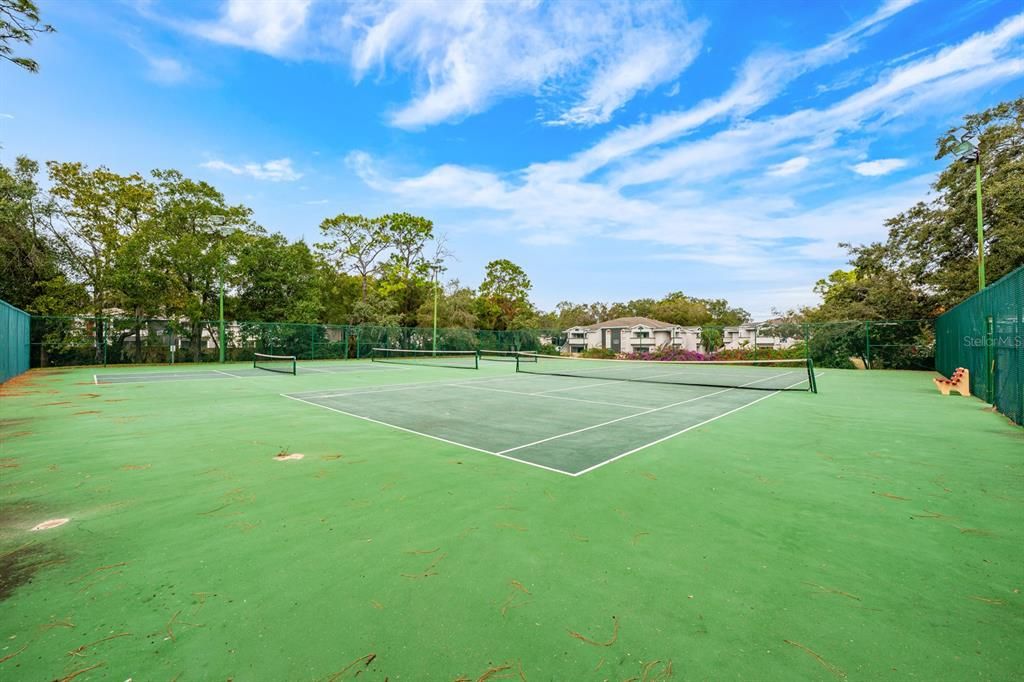 For Sale: $95,000 (1 beds, 1 baths, 672 Square Feet)