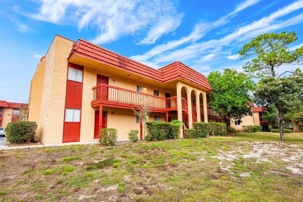 For Sale: $95,000 (1 beds, 1 baths, 672 Square Feet)