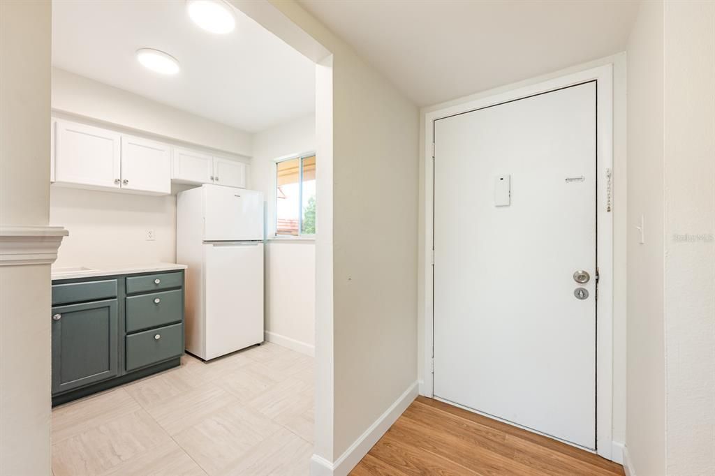 For Sale: $95,000 (1 beds, 1 baths, 672 Square Feet)