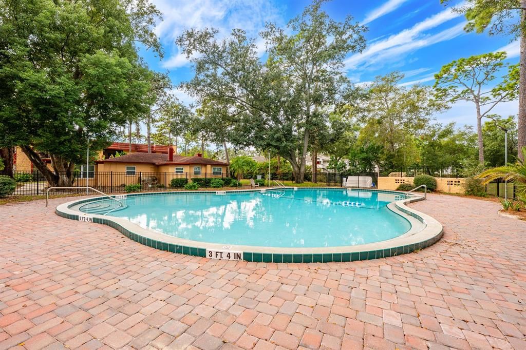 For Sale: $95,000 (1 beds, 1 baths, 672 Square Feet)