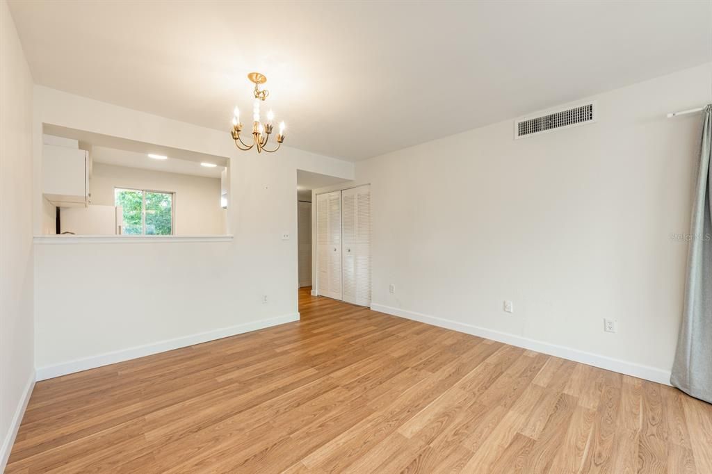 For Sale: $95,000 (1 beds, 1 baths, 672 Square Feet)