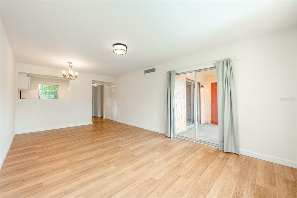 For Sale: $95,000 (1 beds, 1 baths, 672 Square Feet)