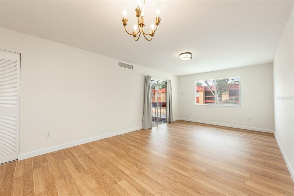 For Sale: $95,000 (1 beds, 1 baths, 672 Square Feet)