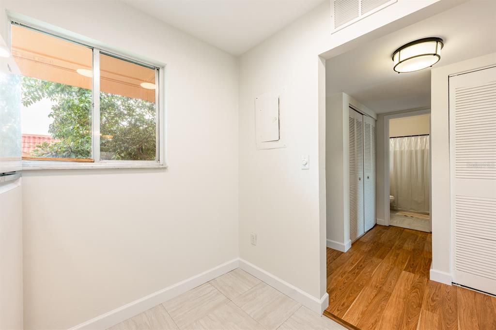 For Sale: $95,000 (1 beds, 1 baths, 672 Square Feet)