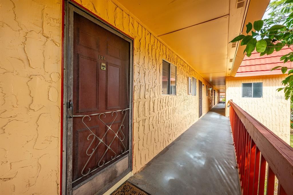 For Sale: $95,000 (1 beds, 1 baths, 672 Square Feet)