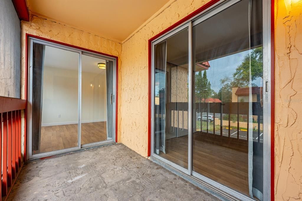 For Sale: $95,000 (1 beds, 1 baths, 672 Square Feet)