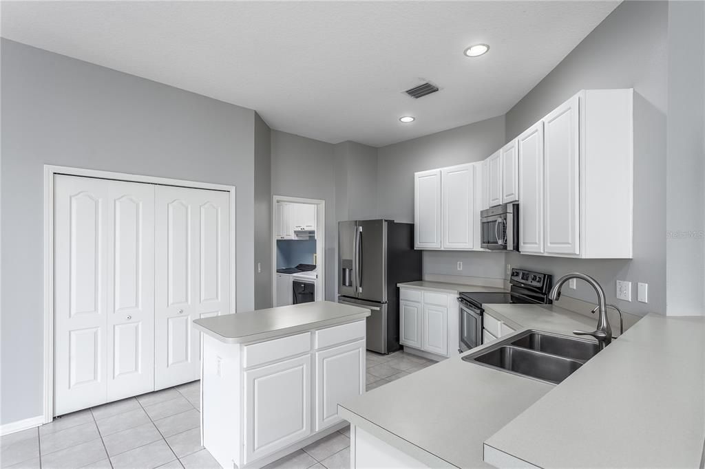 For Sale: $469,000 (4 beds, 3 baths, 2410 Square Feet)