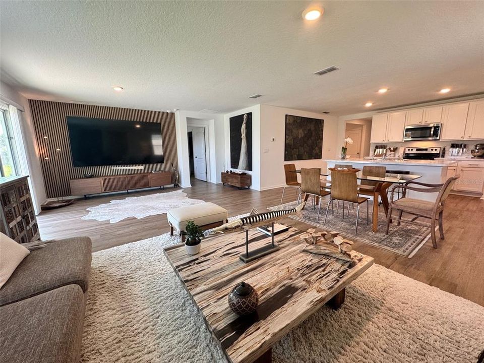 待售: $355,000 (4 贝兹, 2 浴室, 1856 平方英尺)