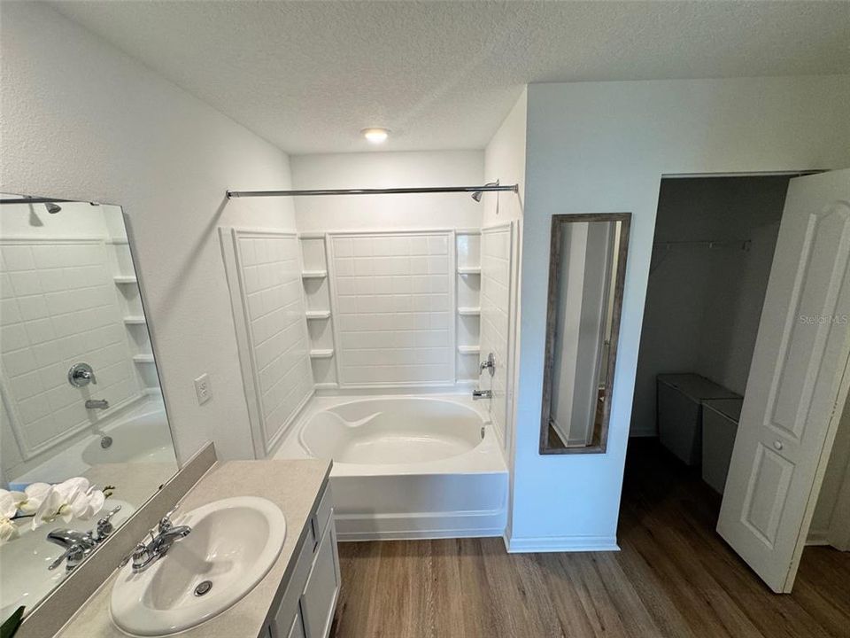 待售: $355,000 (4 贝兹, 2 浴室, 1856 平方英尺)