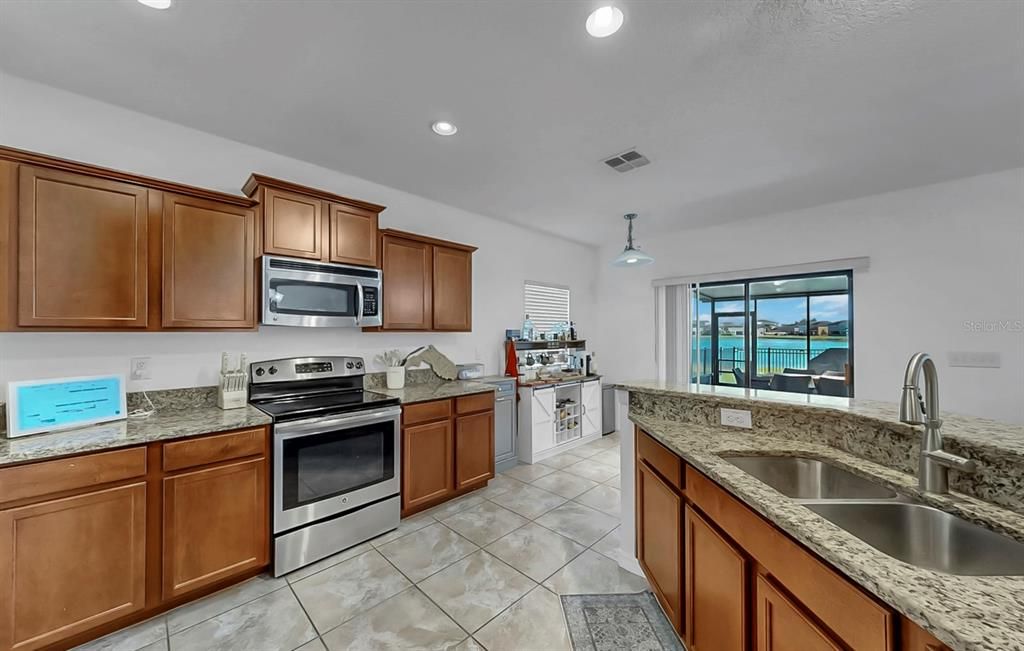 For Sale: $365,000 (3 beds, 2 baths, 1936 Square Feet)