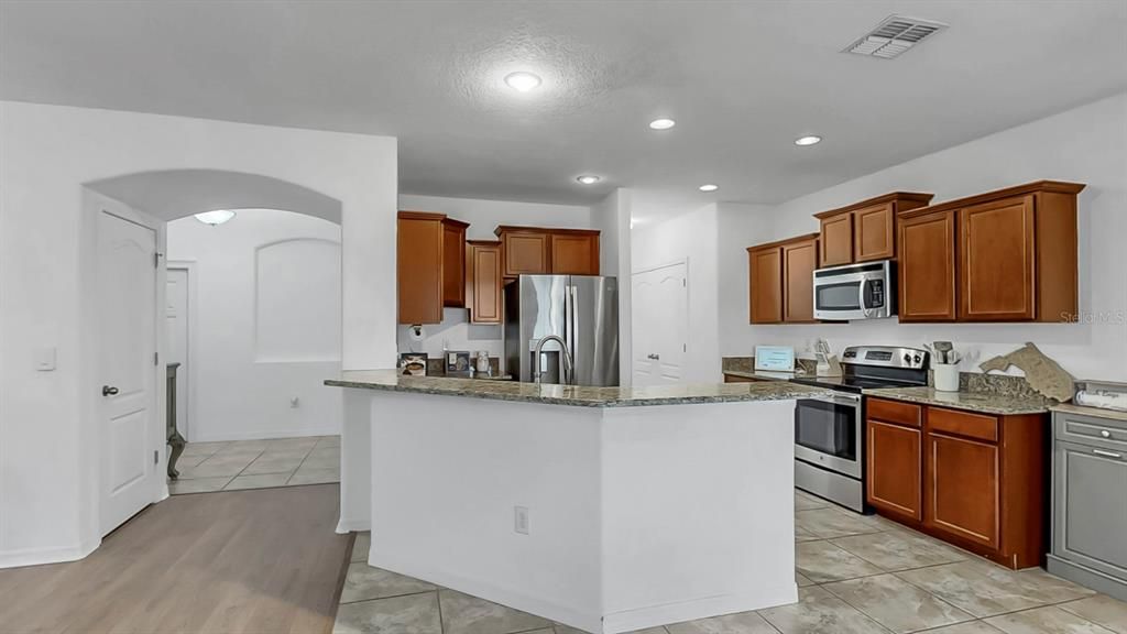 For Sale: $365,000 (3 beds, 2 baths, 1936 Square Feet)