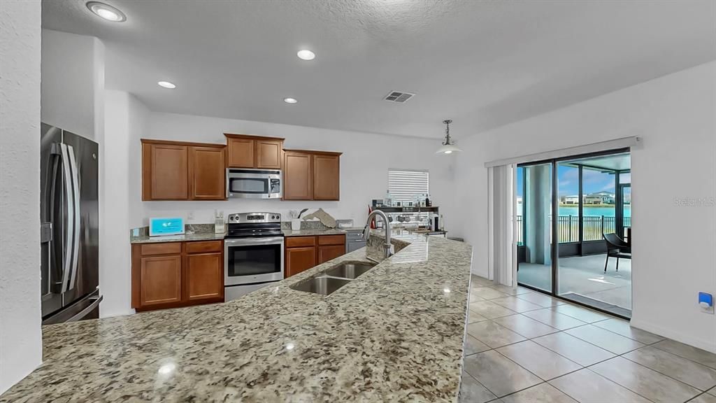 For Sale: $365,000 (3 beds, 2 baths, 1936 Square Feet)