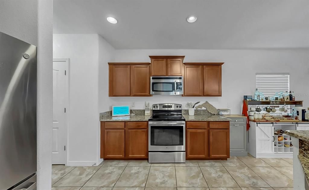 For Sale: $365,000 (3 beds, 2 baths, 1936 Square Feet)