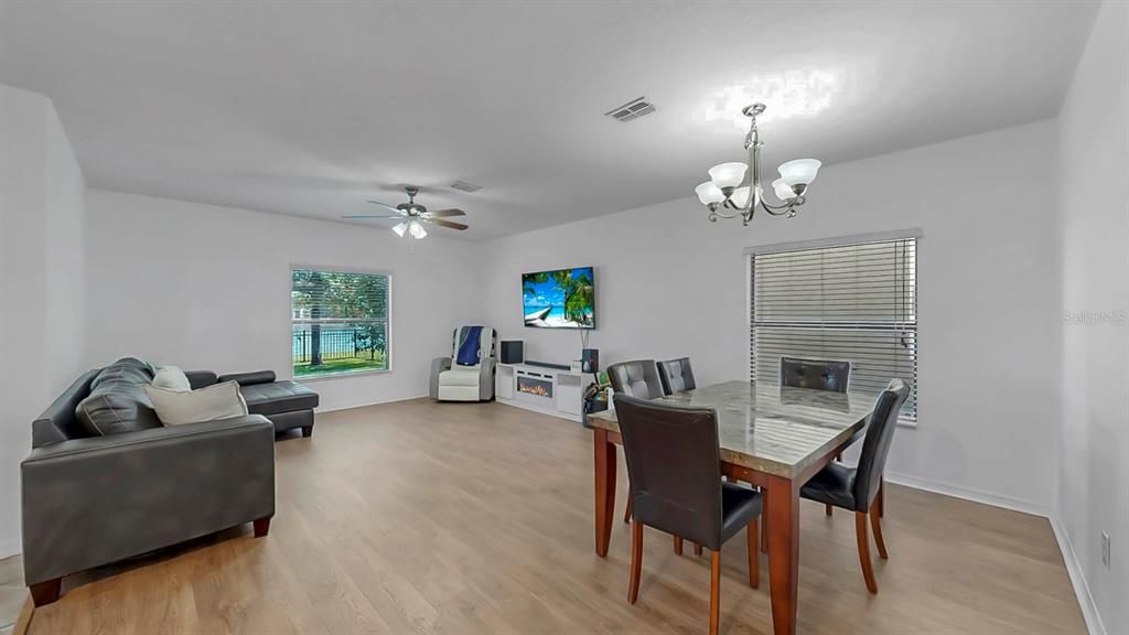 For Sale: $365,000 (3 beds, 2 baths, 1936 Square Feet)