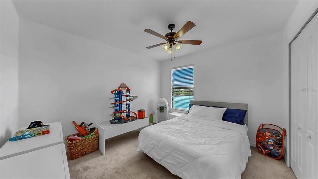 For Sale: $365,000 (3 beds, 2 baths, 1936 Square Feet)