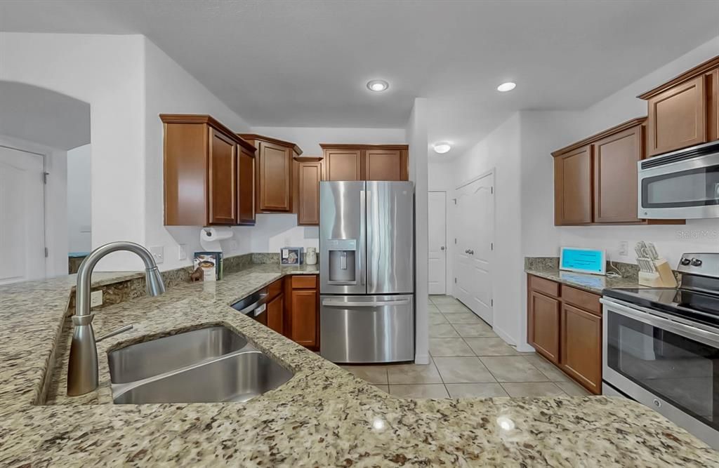 For Sale: $365,000 (3 beds, 2 baths, 1936 Square Feet)