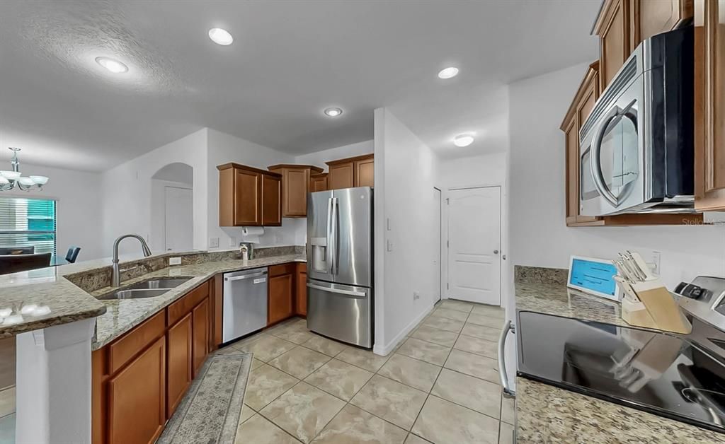 For Sale: $365,000 (3 beds, 2 baths, 1936 Square Feet)
