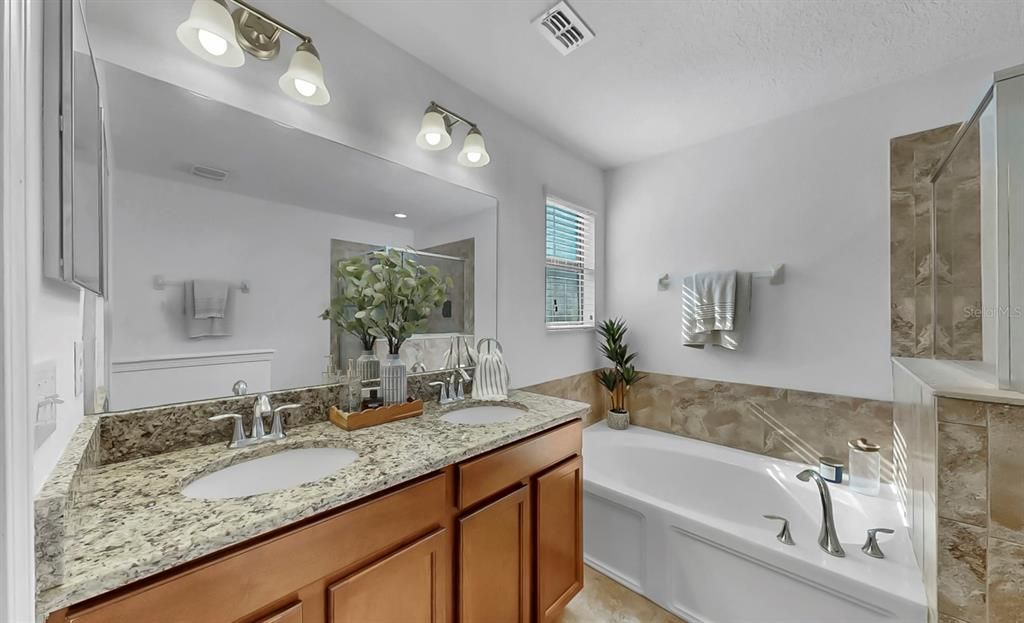 For Sale: $365,000 (3 beds, 2 baths, 1936 Square Feet)