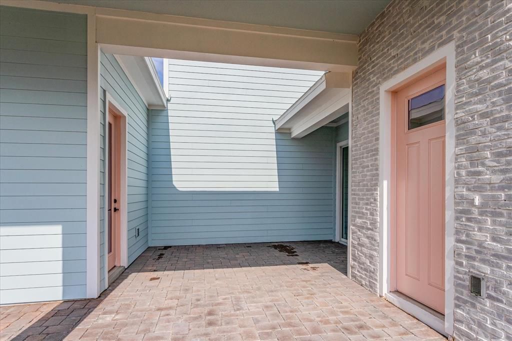 Active With Contract: $794,999 (5 beds, 4 baths, 3585 Square Feet)