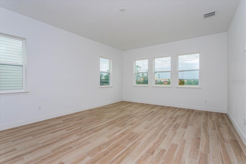 Active With Contract: $794,999 (5 beds, 4 baths, 3585 Square Feet)