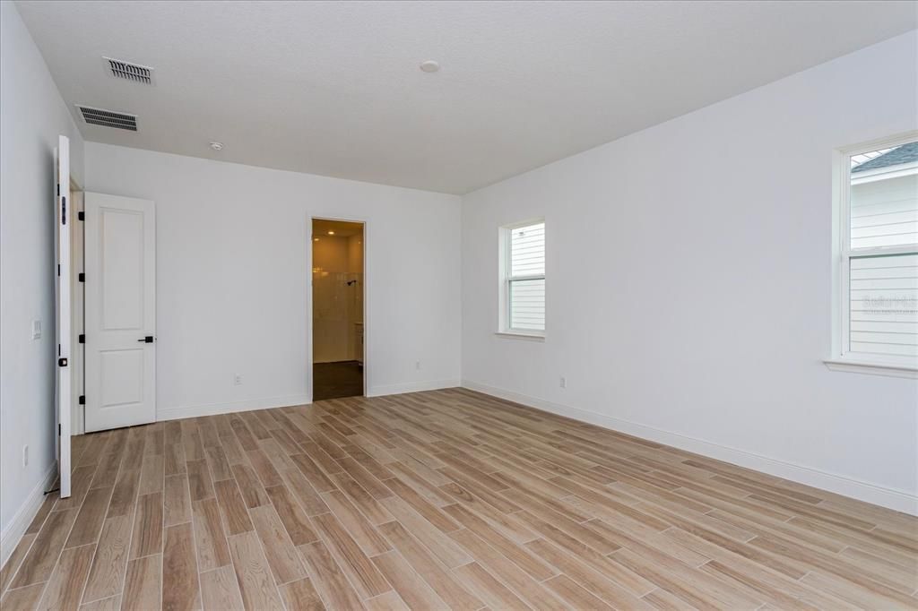 Active With Contract: $794,999 (5 beds, 4 baths, 3585 Square Feet)