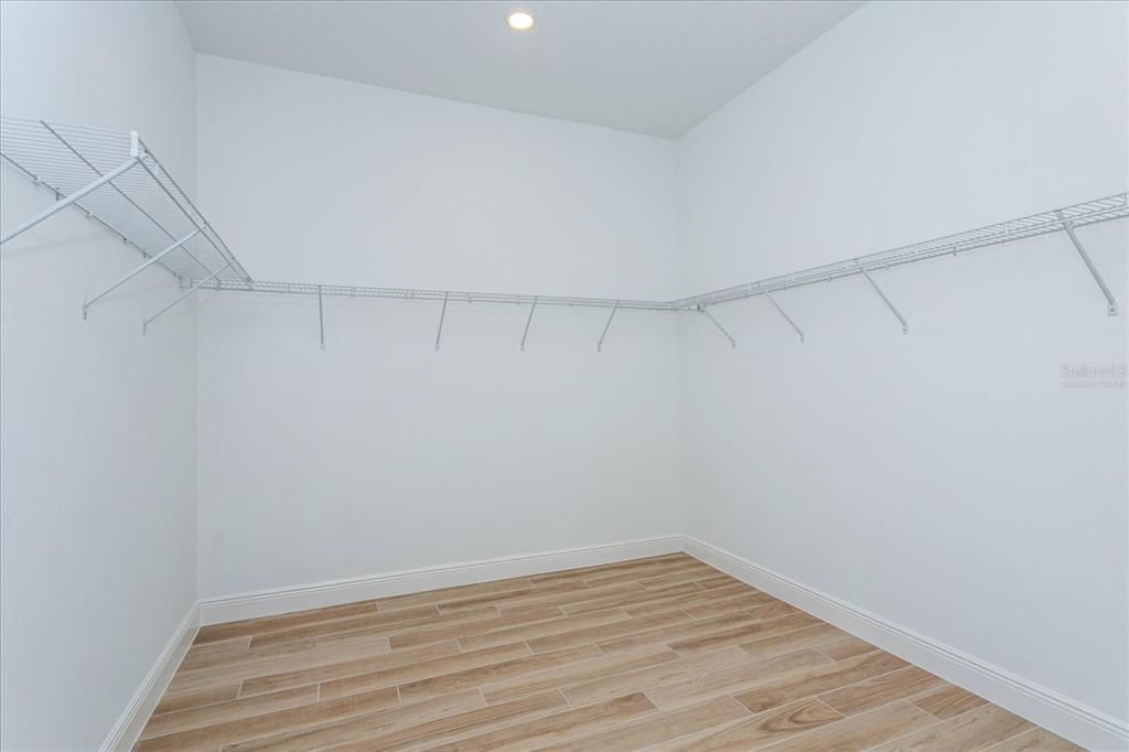 Active With Contract: $794,999 (5 beds, 4 baths, 3585 Square Feet)