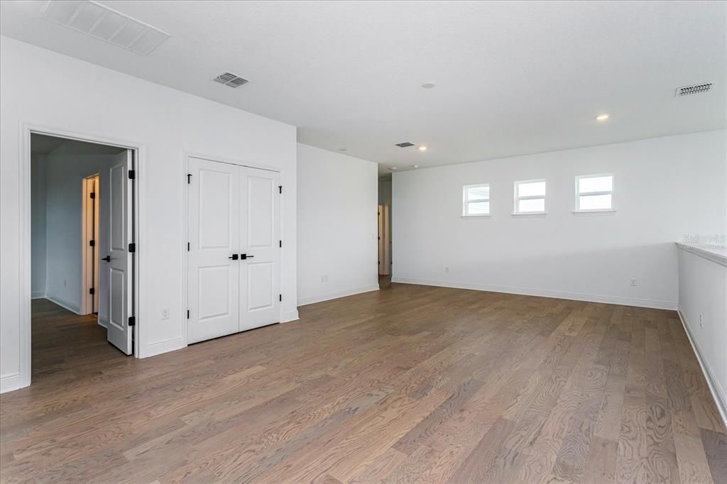 Active With Contract: $794,999 (5 beds, 4 baths, 3585 Square Feet)