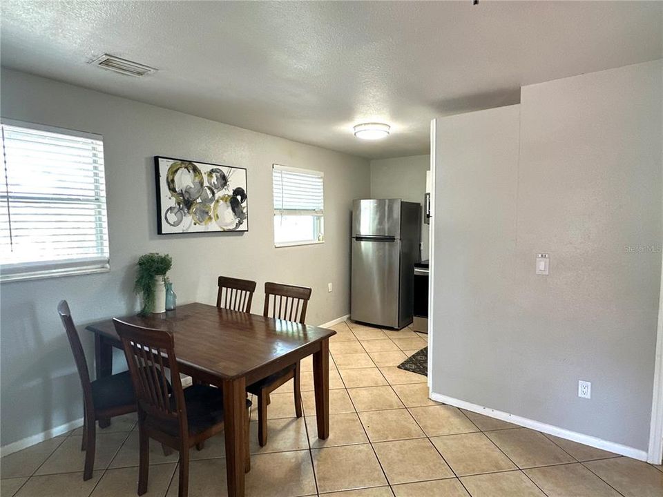 В аренду: $1,575 (2 спален, 1 ванн, 707 Квадратных фут)