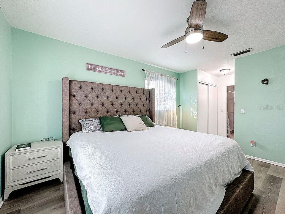 For Sale: $420,000 (3 beds, 2 baths, 1294 Square Feet)