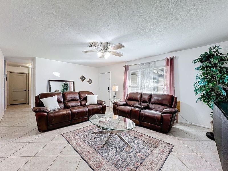 For Sale: $420,000 (3 beds, 2 baths, 1294 Square Feet)