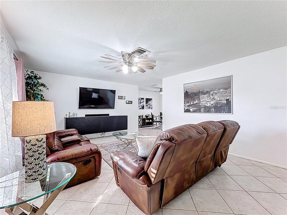 For Sale: $420,000 (3 beds, 2 baths, 1294 Square Feet)