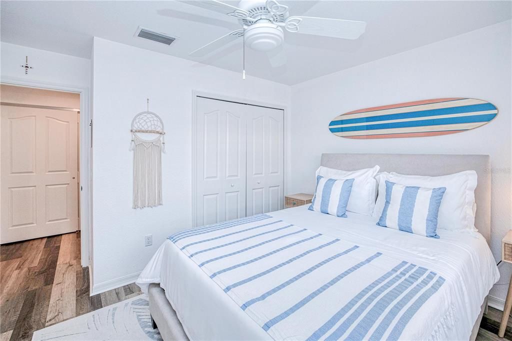 For Sale: $225,000 (2 beds, 2 baths, 1291 Square Feet)