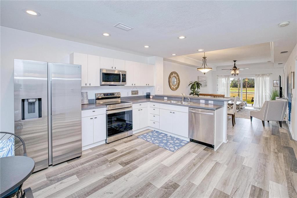 For Sale: $225,000 (2 beds, 2 baths, 1291 Square Feet)