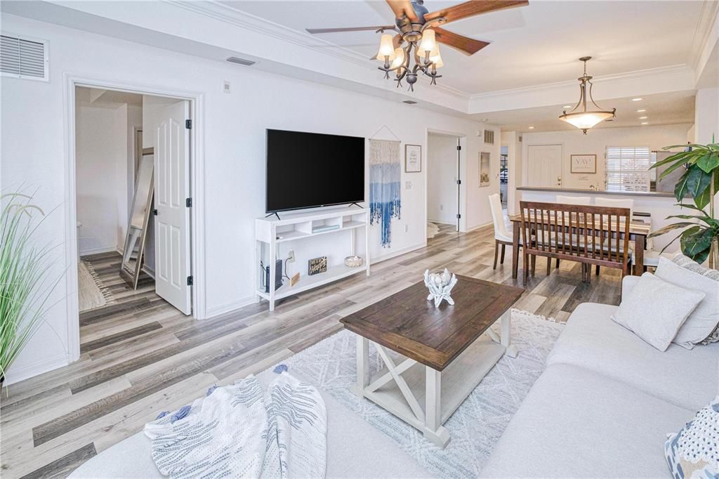 For Sale: $225,000 (2 beds, 2 baths, 1291 Square Feet)