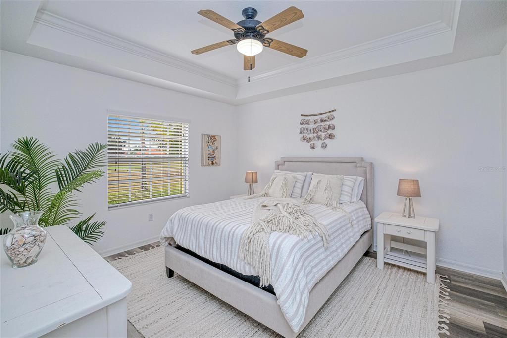 For Sale: $225,000 (2 beds, 2 baths, 1291 Square Feet)