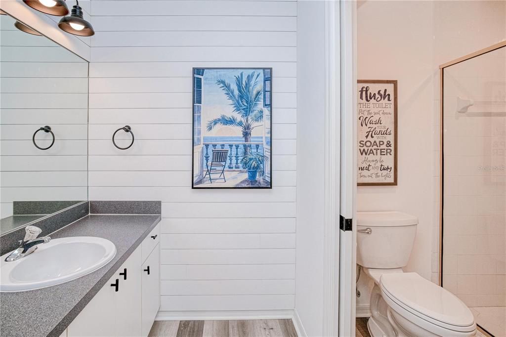 For Sale: $225,000 (2 beds, 2 baths, 1291 Square Feet)