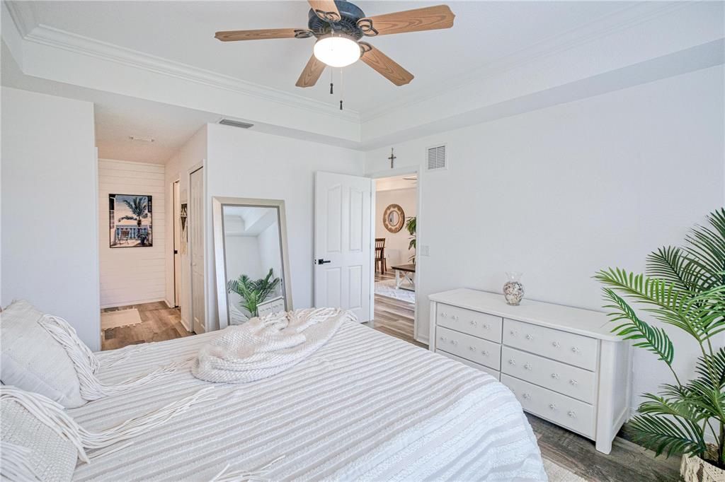 For Sale: $225,000 (2 beds, 2 baths, 1291 Square Feet)