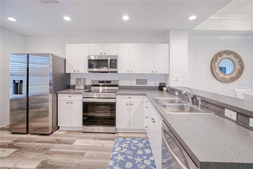 For Sale: $225,000 (2 beds, 2 baths, 1291 Square Feet)