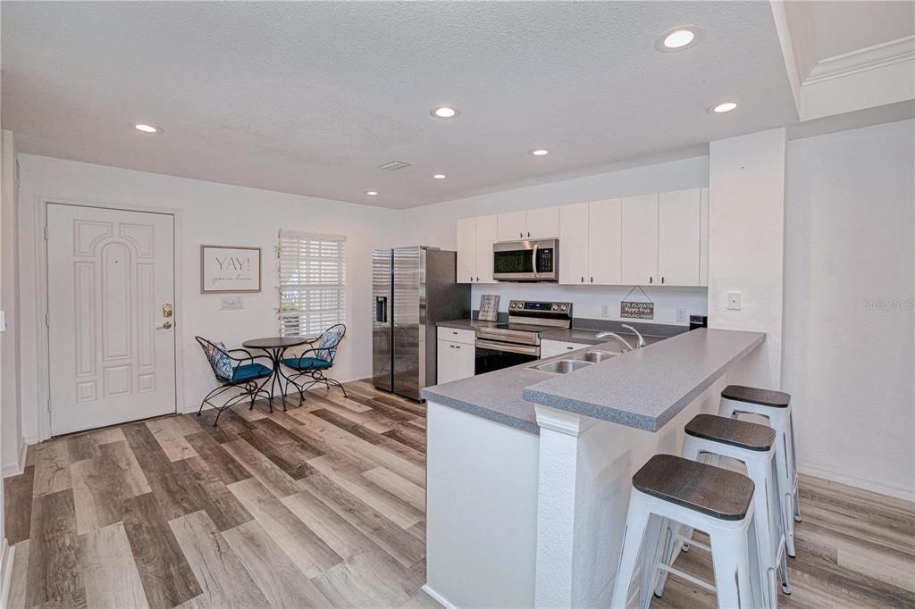 For Sale: $225,000 (2 beds, 2 baths, 1291 Square Feet)