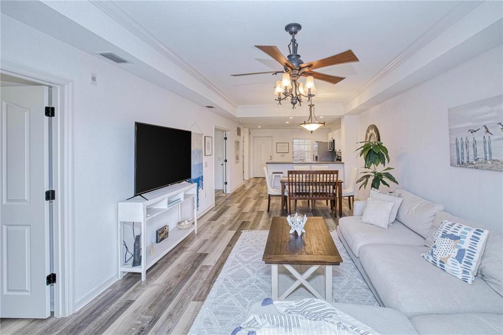 For Sale: $225,000 (2 beds, 2 baths, 1291 Square Feet)