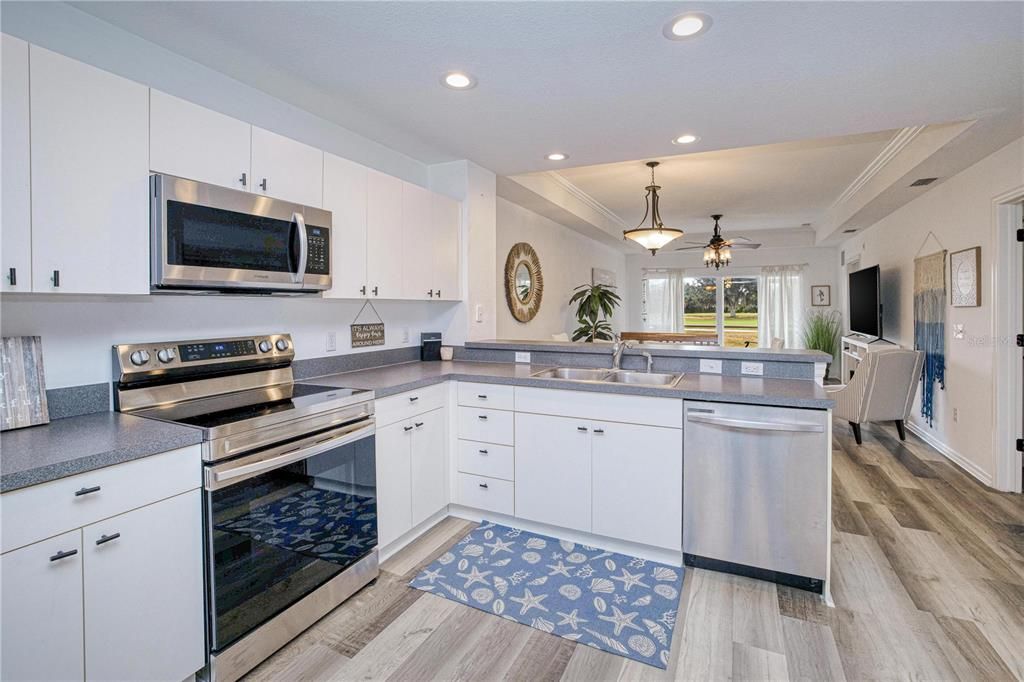 For Sale: $225,000 (2 beds, 2 baths, 1291 Square Feet)